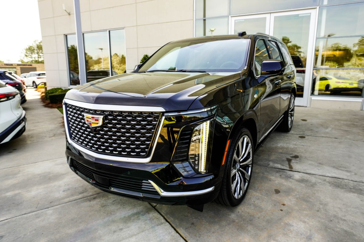 2026 Cadillac Escalade 4WD Luxury Image 1 of 48