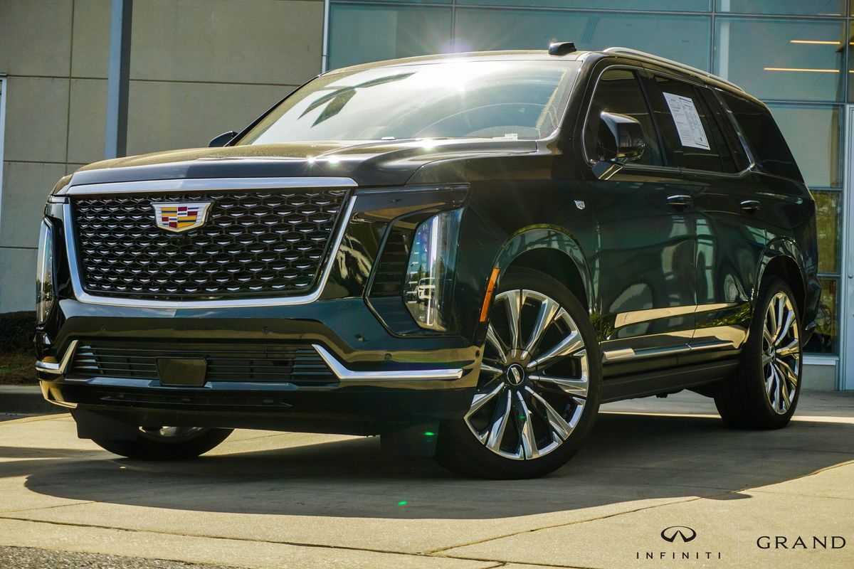 2026 Cadillac Escalade 4WD Luxury Image 2 of 48