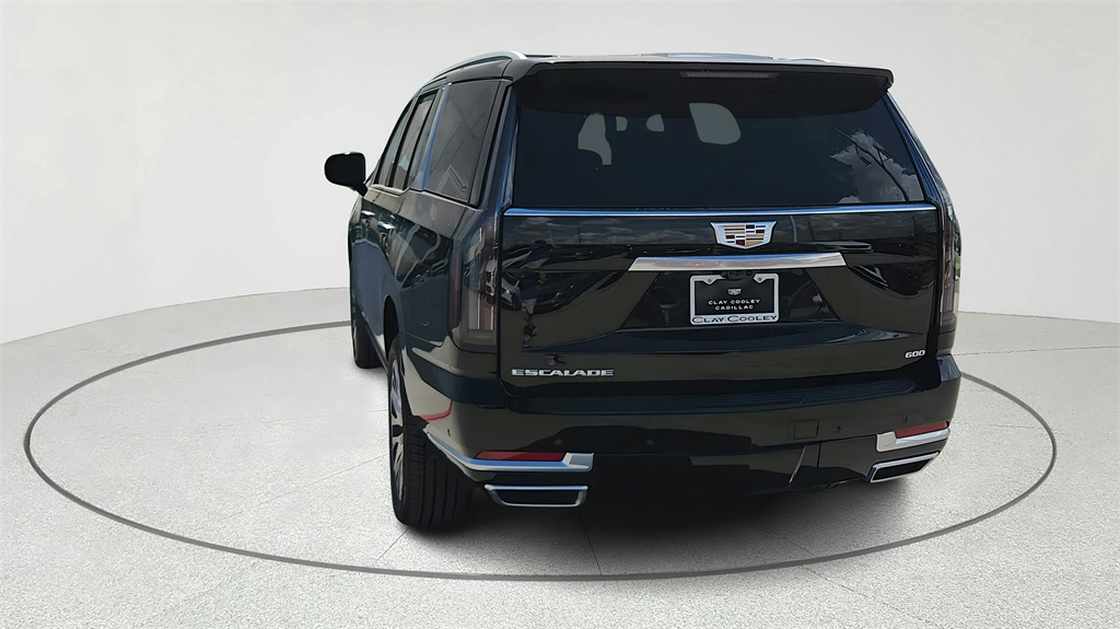 2026 Cadillac Escalade 4WD Platinum Luxury Image 5 of 31