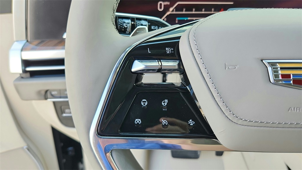 2026 Cadillac Escalade 4WD Platinum Luxury Image 28 of 31