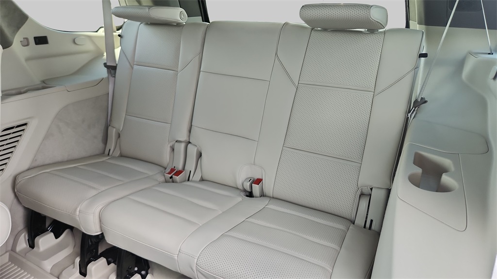2026 Cadillac Escalade 4WD Platinum Luxury Image 12 of 31