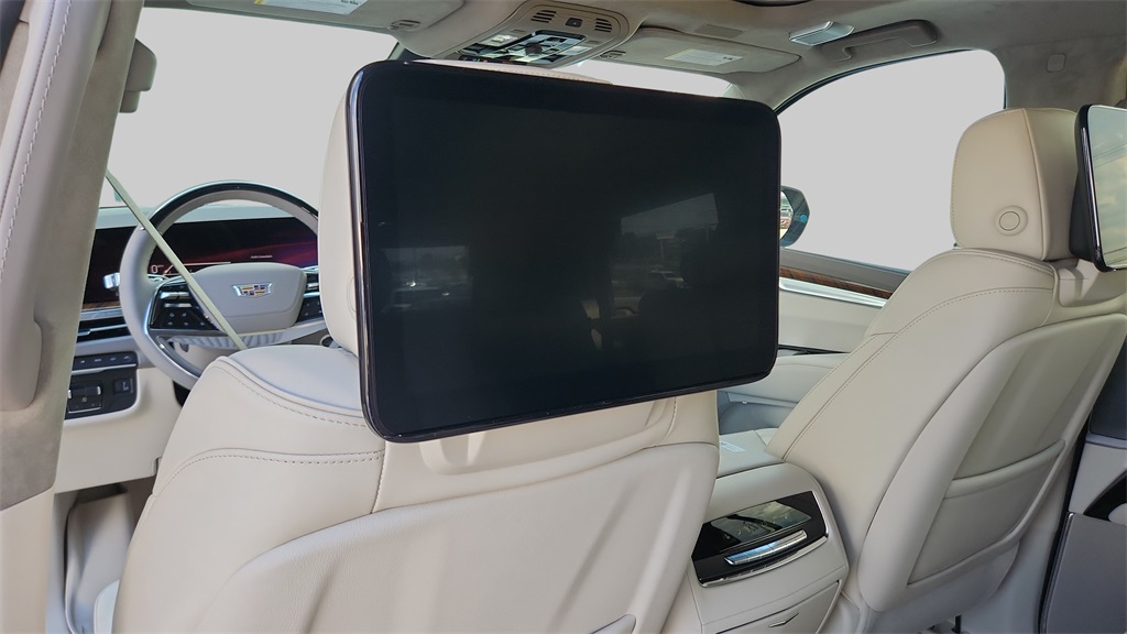 2026 Cadillac Escalade 4WD Platinum Luxury Image 22 of 31