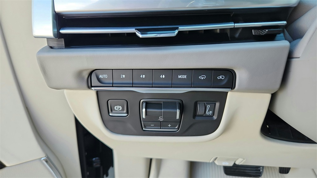 2026 Cadillac Escalade 4WD Platinum Luxury Image 26 of 31