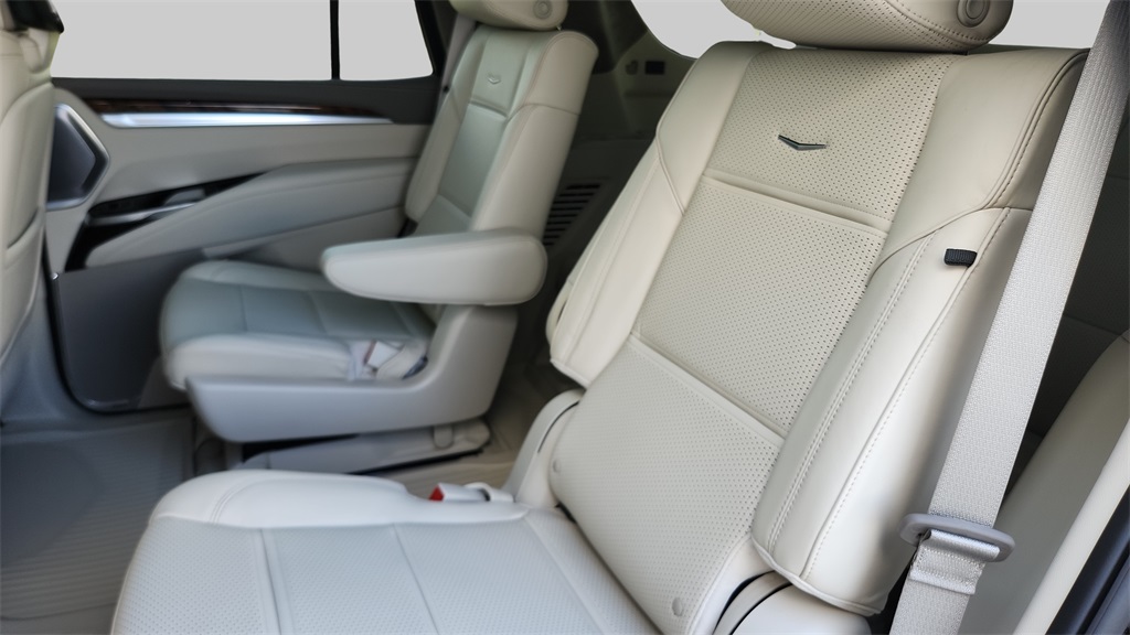 2026 Cadillac Escalade 4WD Platinum Luxury Image 11 of 31