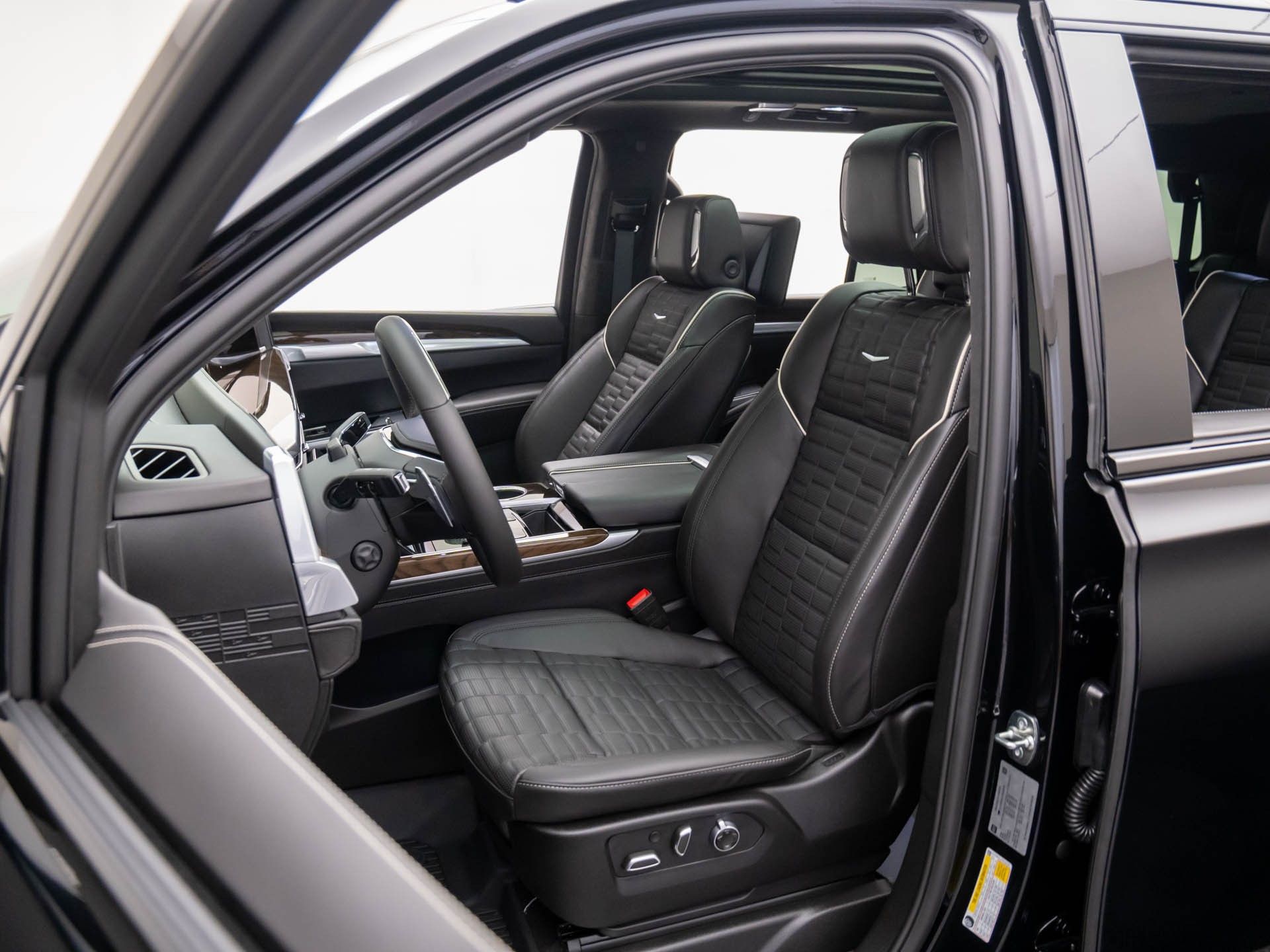 2026 Cadillac Escalade 4WD Platinum Sport Image 15 of 39