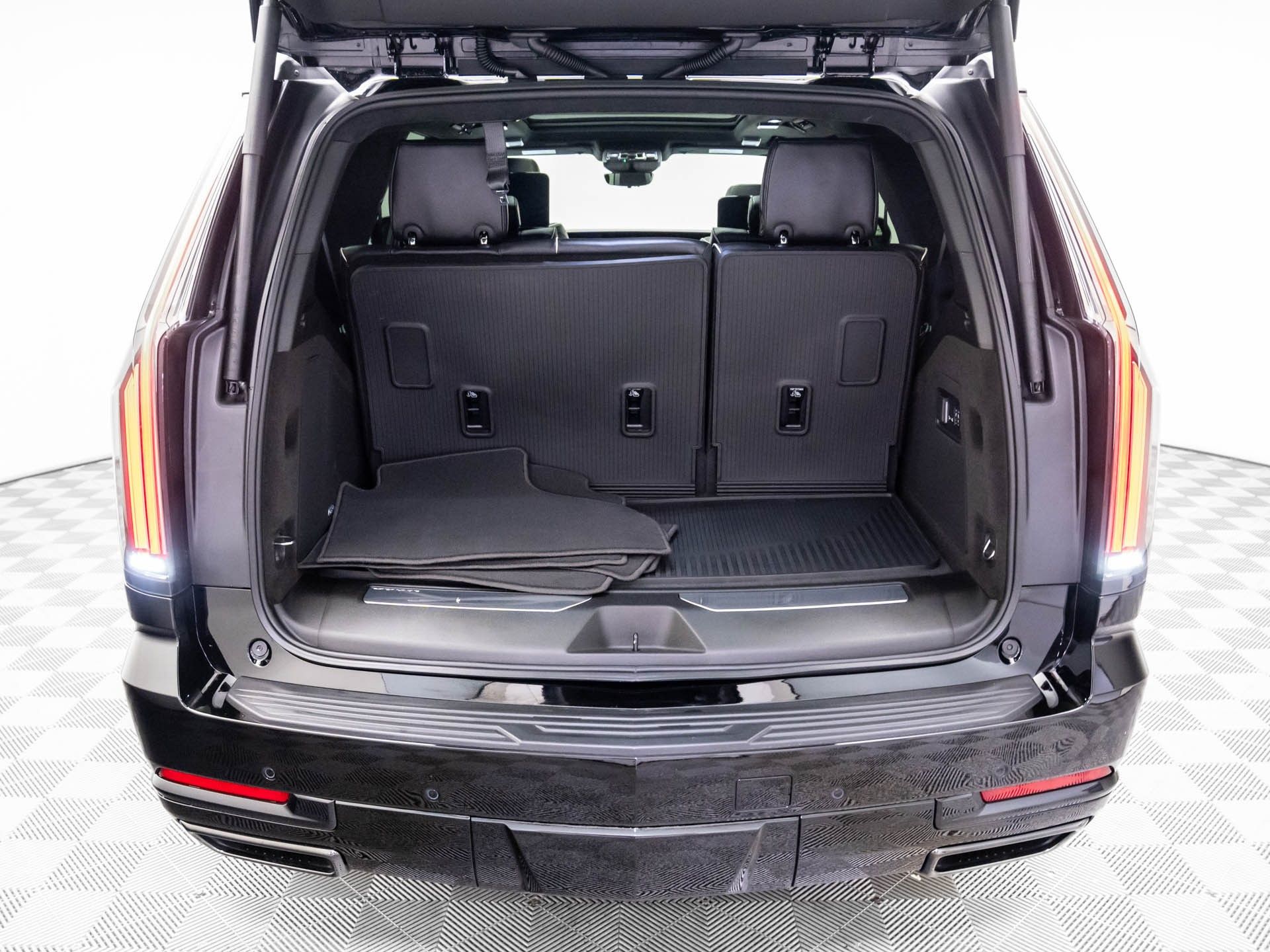 2026 Cadillac Escalade 4WD Platinum Sport Image 14 of 39