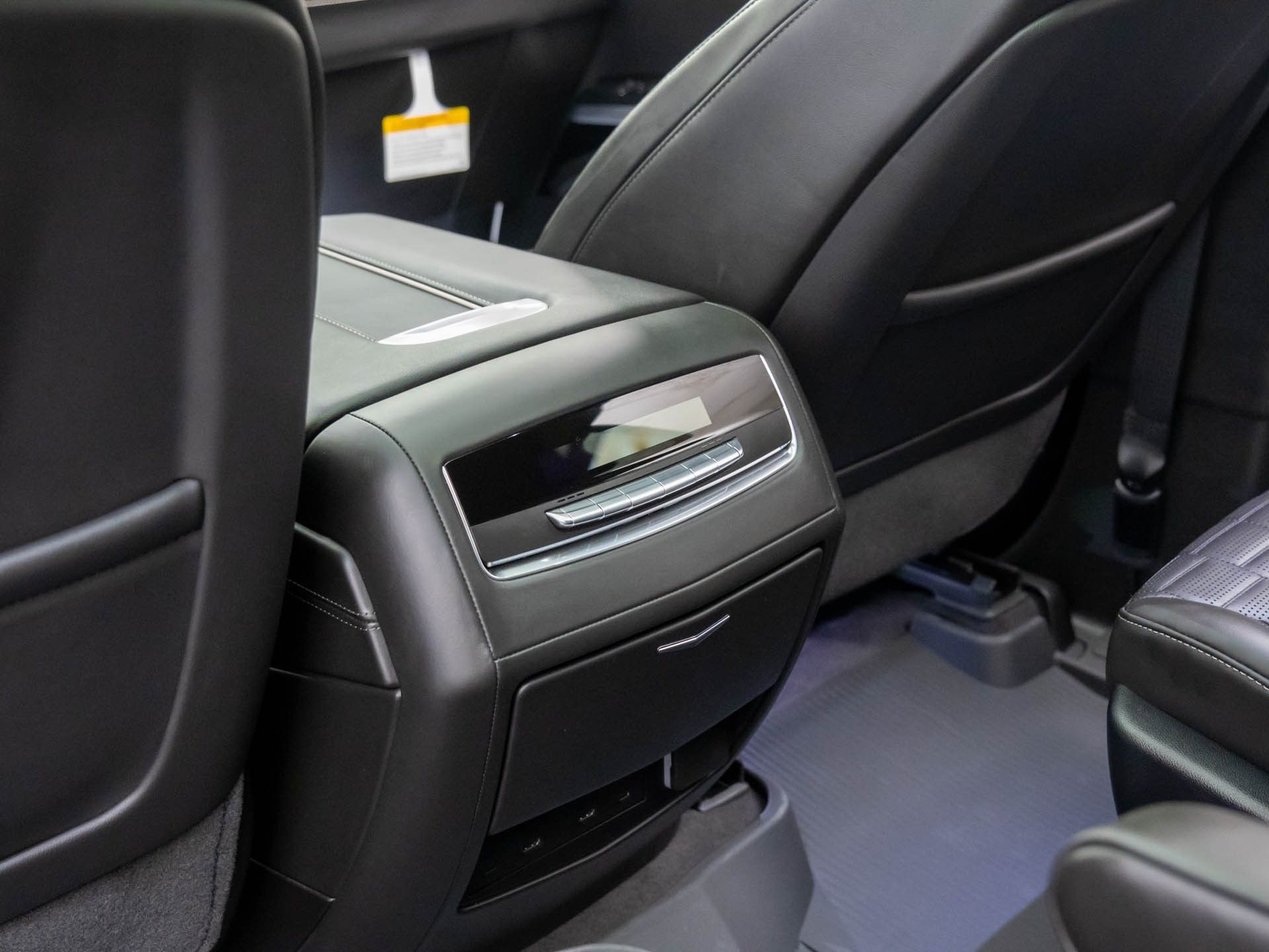 2026 Cadillac Escalade 4WD Platinum Sport Image 18 of 39