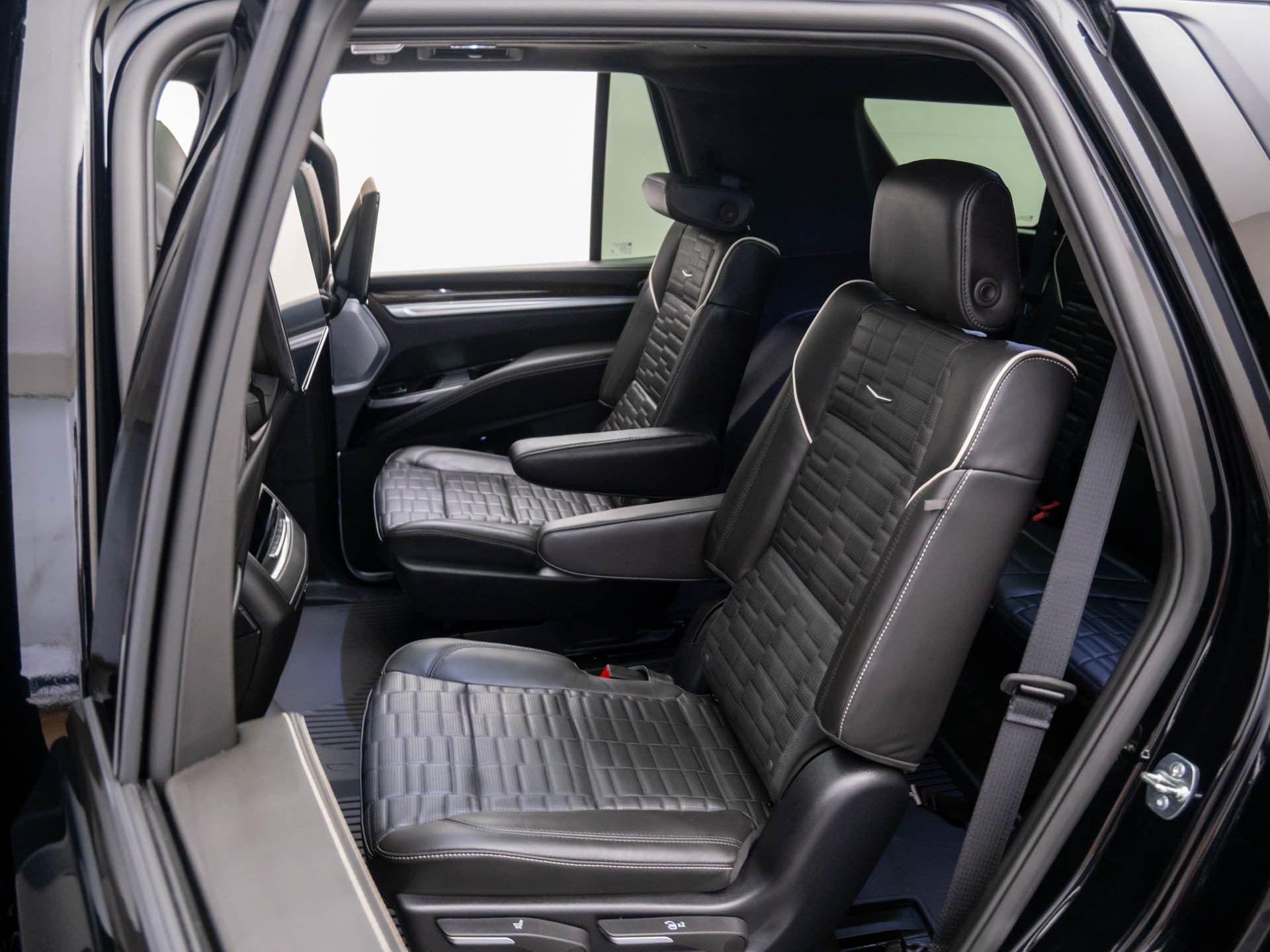 2026 Cadillac Escalade 4WD Platinum Sport Image 16 of 39