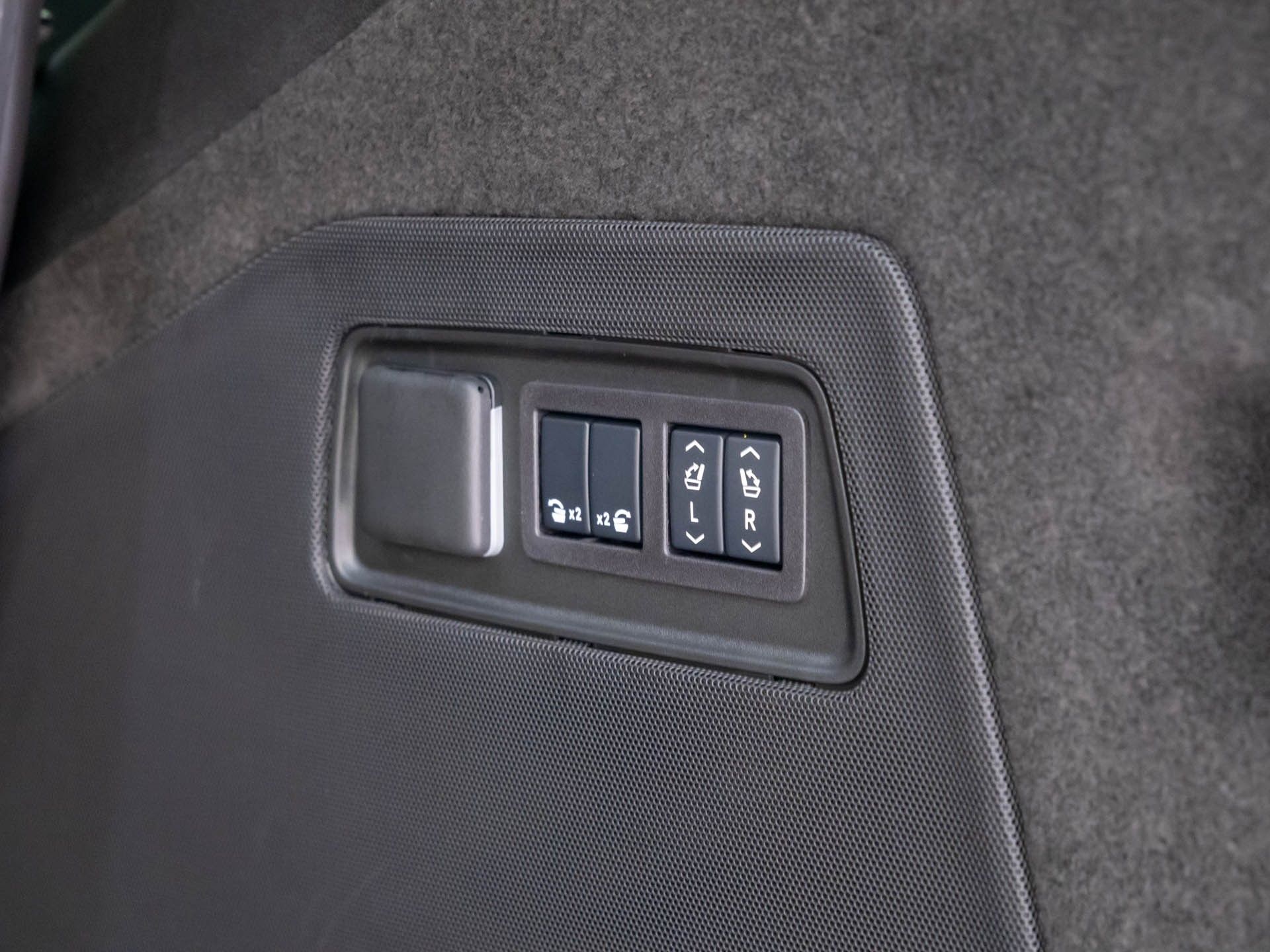 2026 Cadillac Escalade 4WD Platinum Sport Image 31 of 39