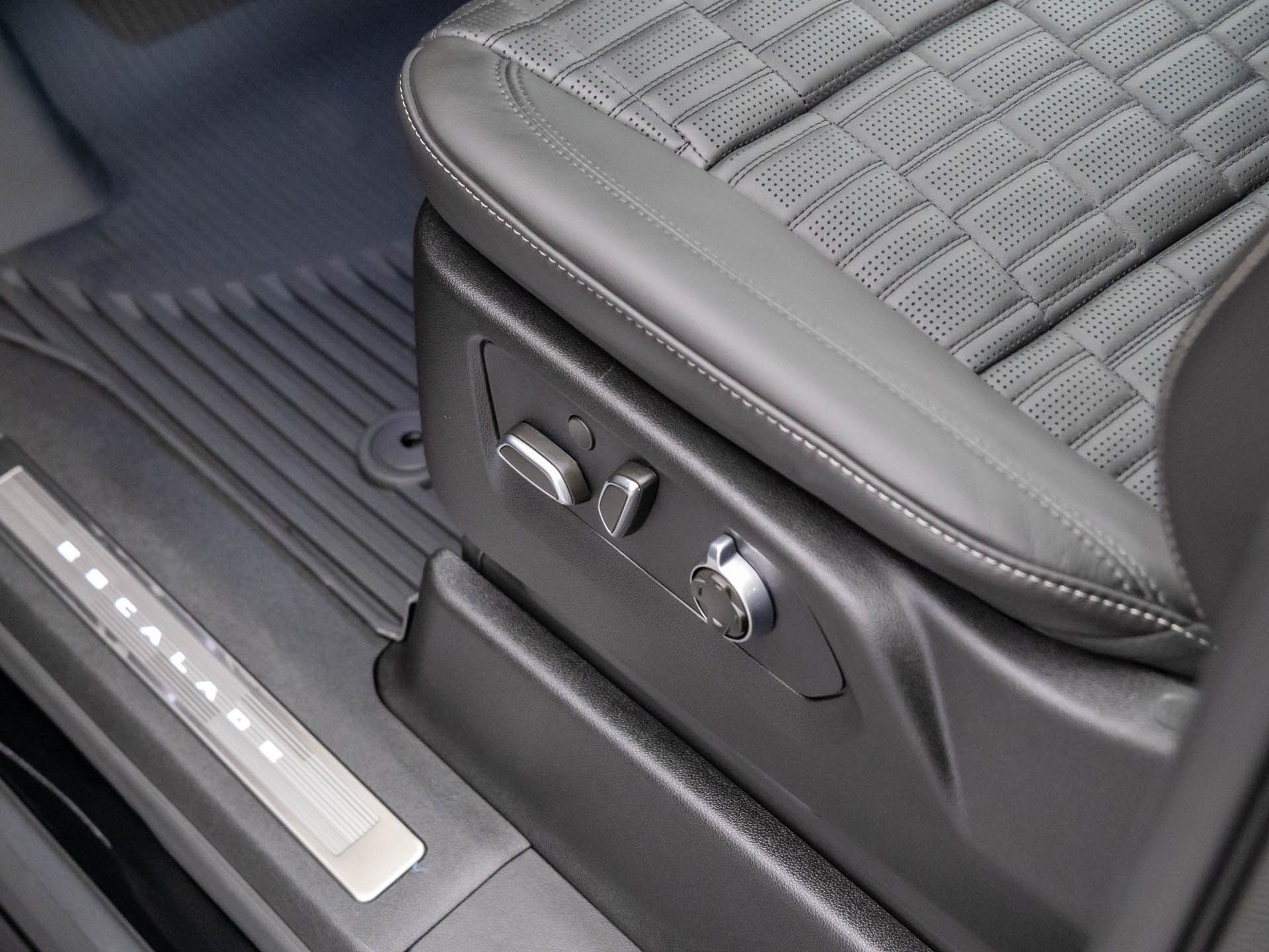 2026 Cadillac Escalade 4WD Platinum Sport Image 33 of 39