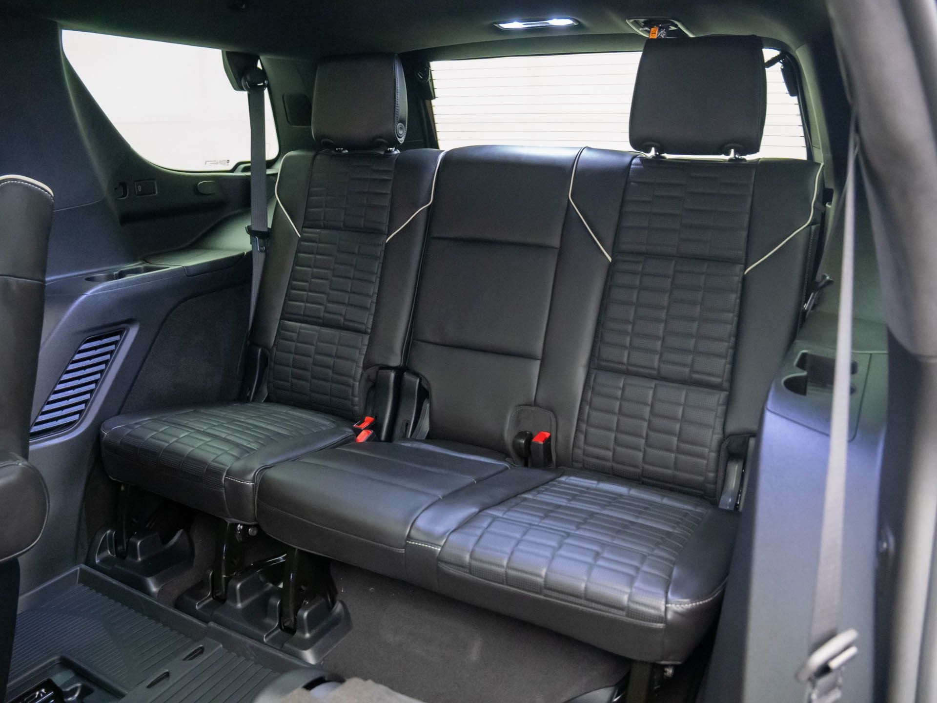 2026 Cadillac Escalade 4WD Platinum Sport Image 17 of 39