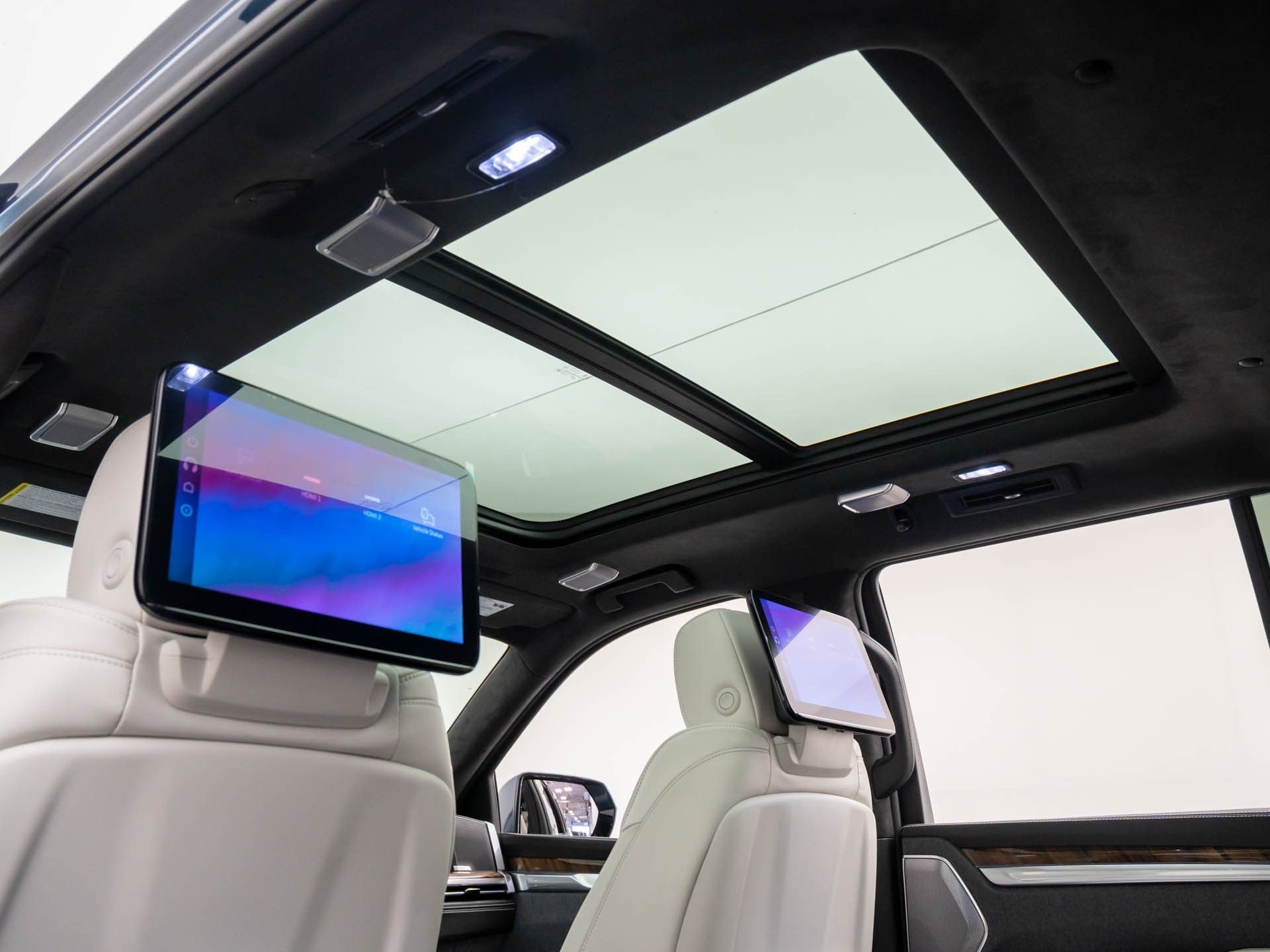 2026 Cadillac Escalade 4WD Platinum Sport Image 35 of 36