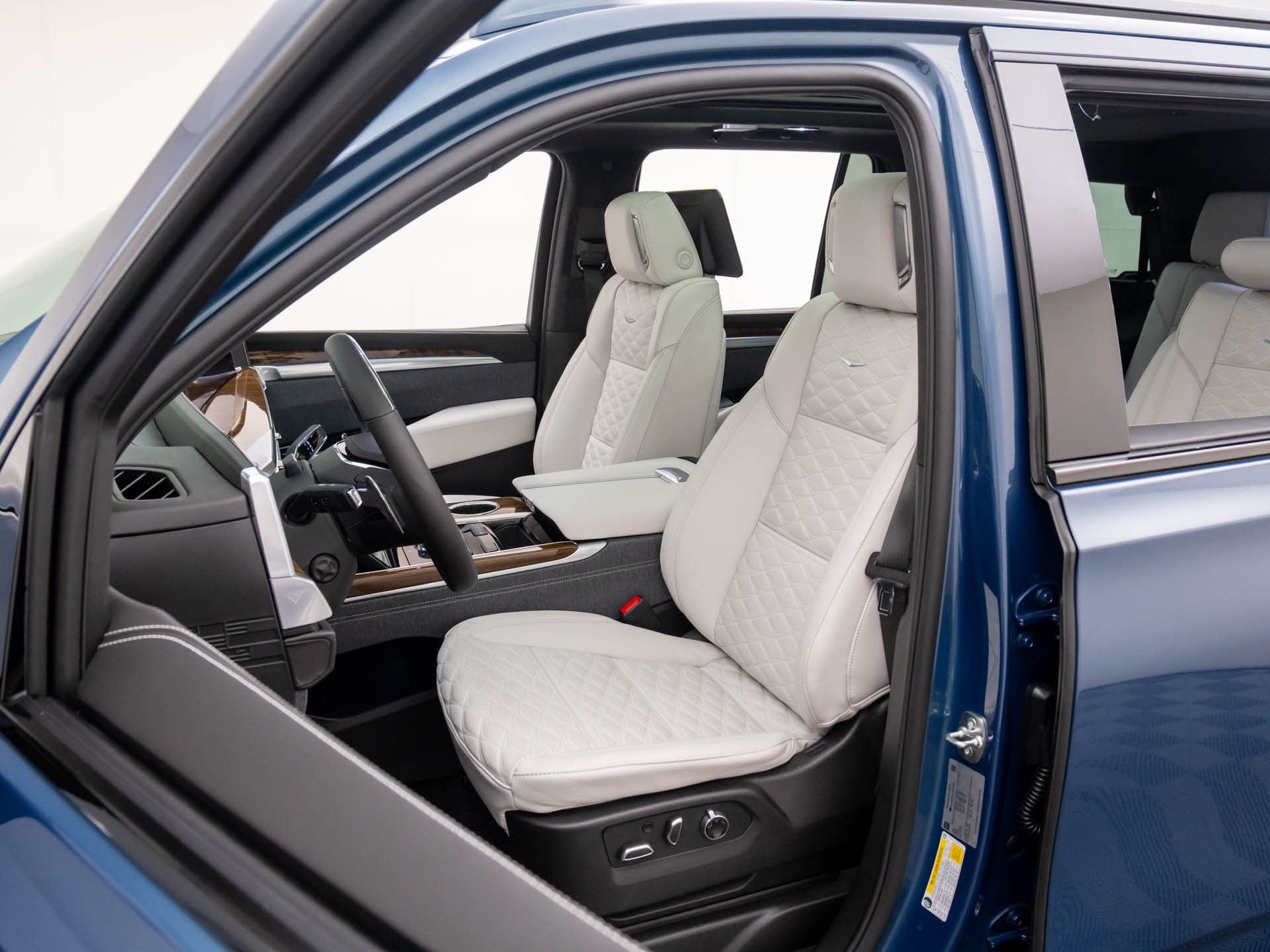 2026 Cadillac Escalade 4WD Platinum Sport Image 16 of 36