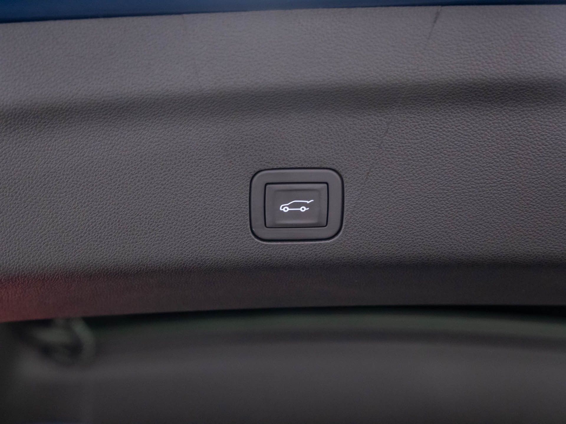 2026 Cadillac Escalade 4WD Platinum Sport Image 28 of 36