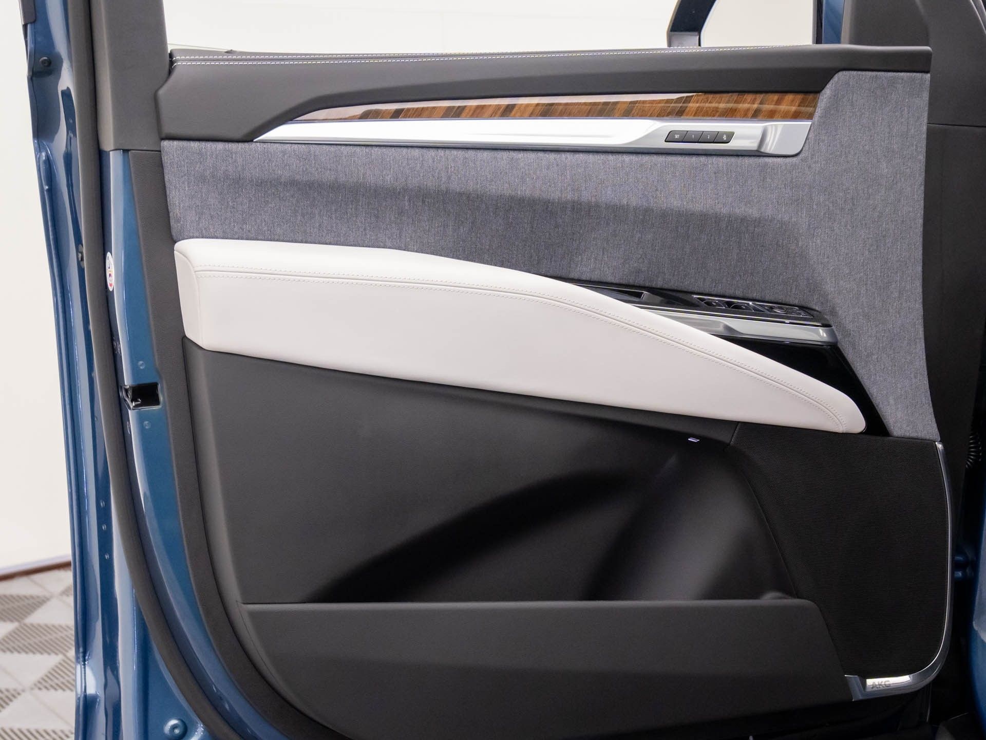 2026 Cadillac Escalade 4WD Platinum Sport Image 27 of 36