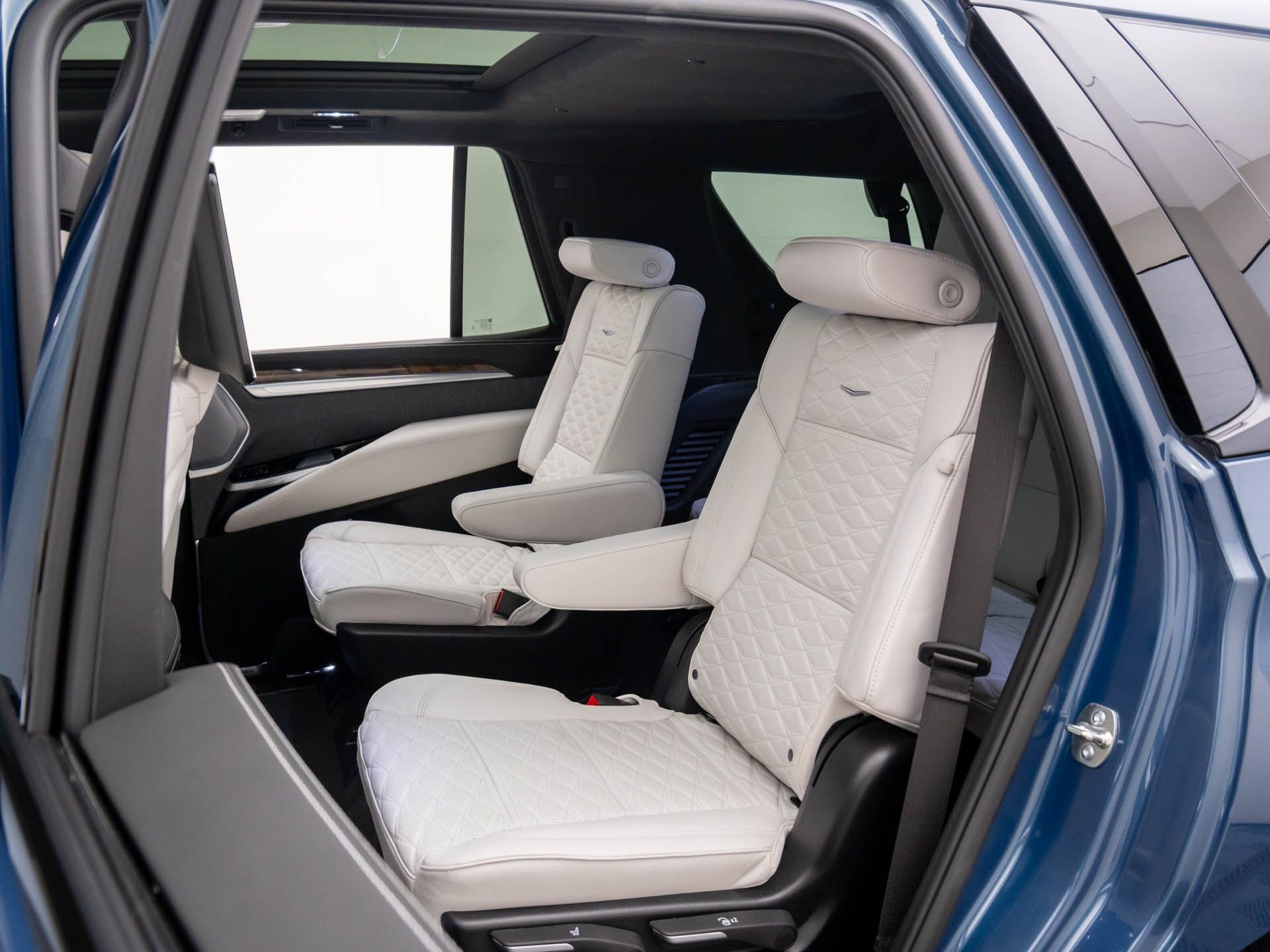 2026 Cadillac Escalade 4WD Platinum Sport Image 15 of 36