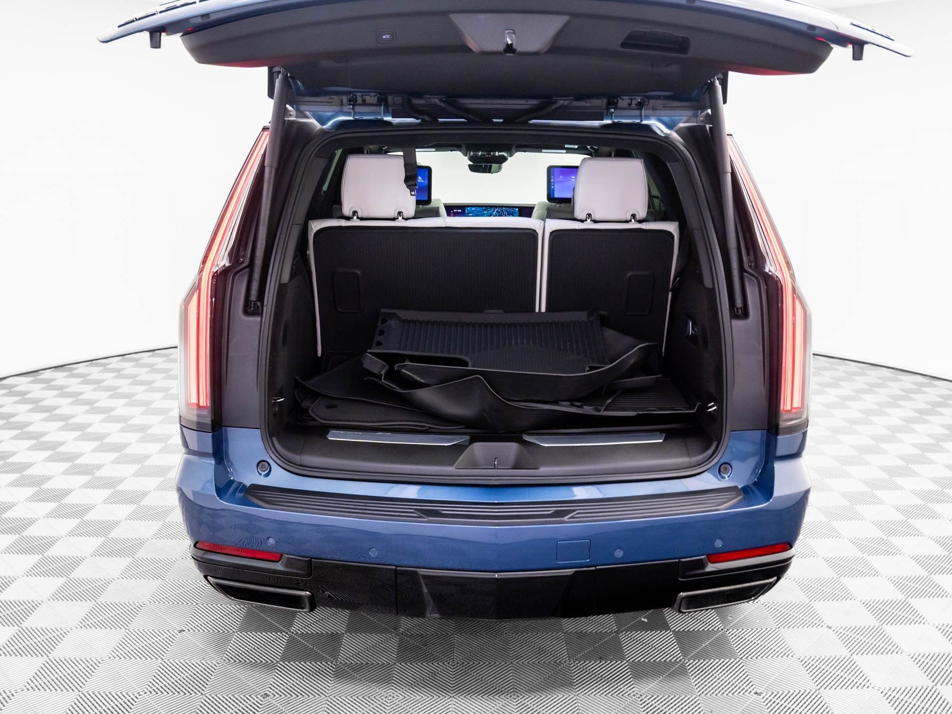 2026 Cadillac Escalade 4WD Platinum Sport Image 13 of 36