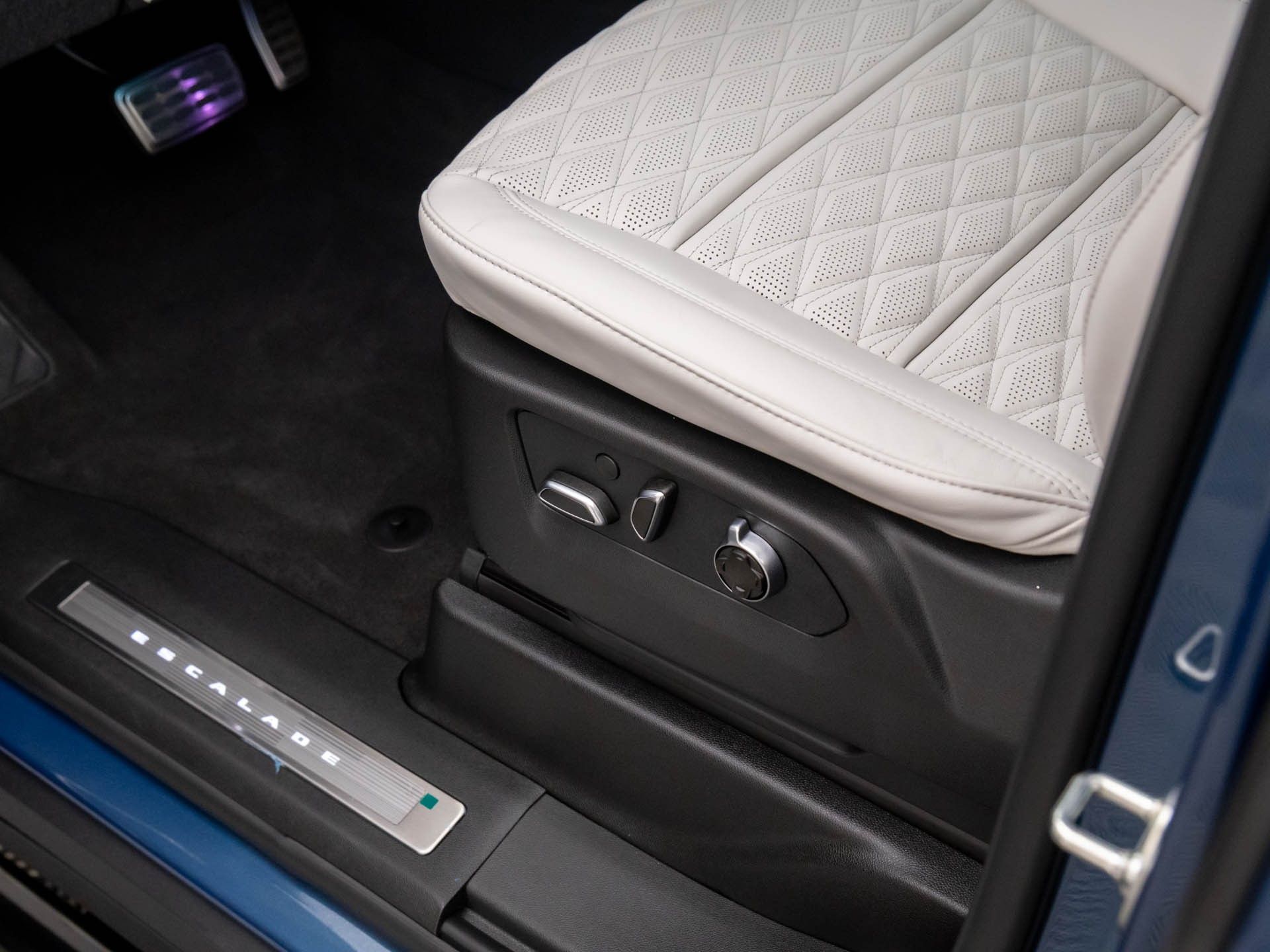 2026 Cadillac Escalade 4WD Platinum Sport Image 30 of 36