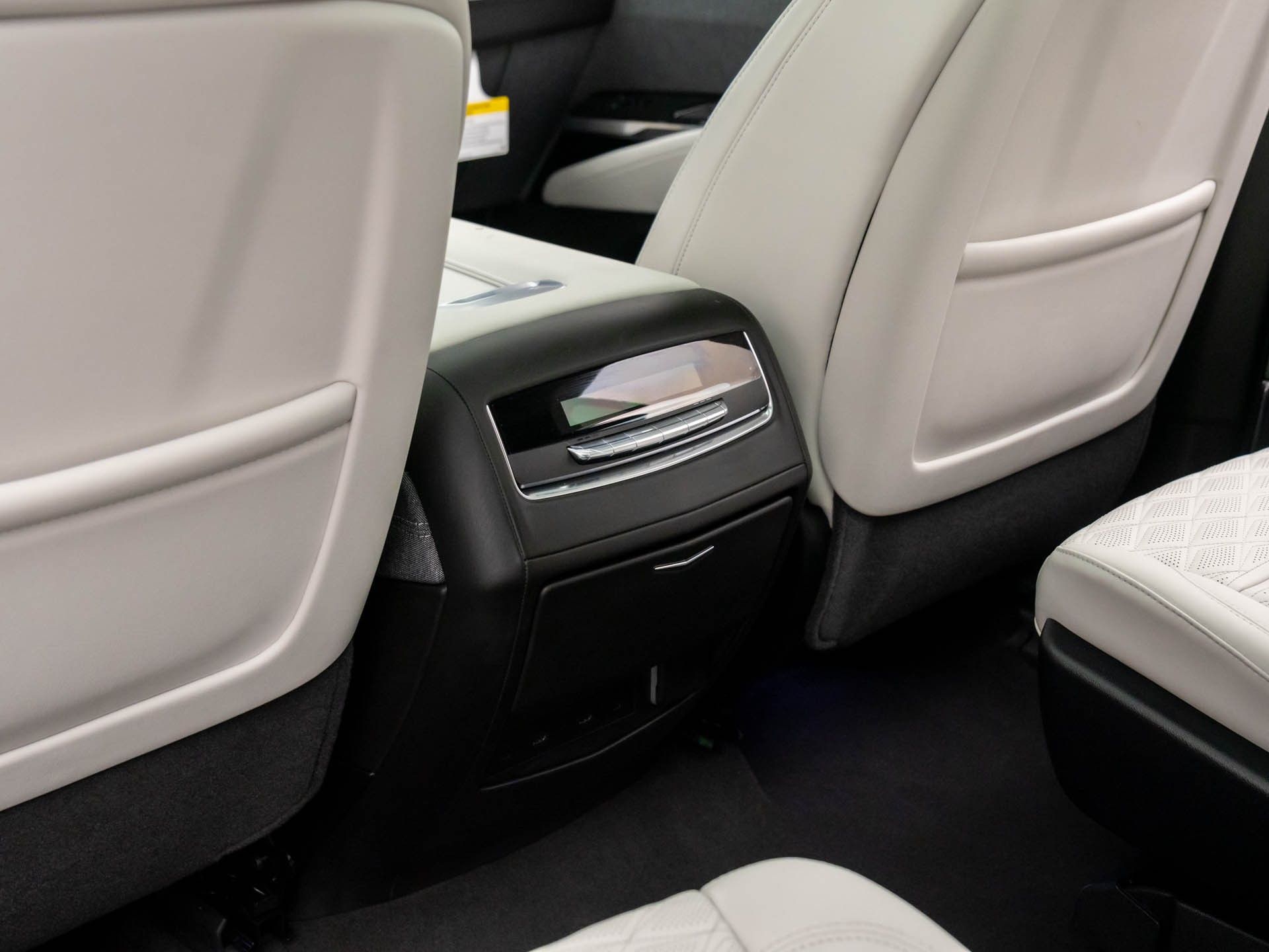 2026 Cadillac Escalade 4WD Platinum Sport Image 15 of 40