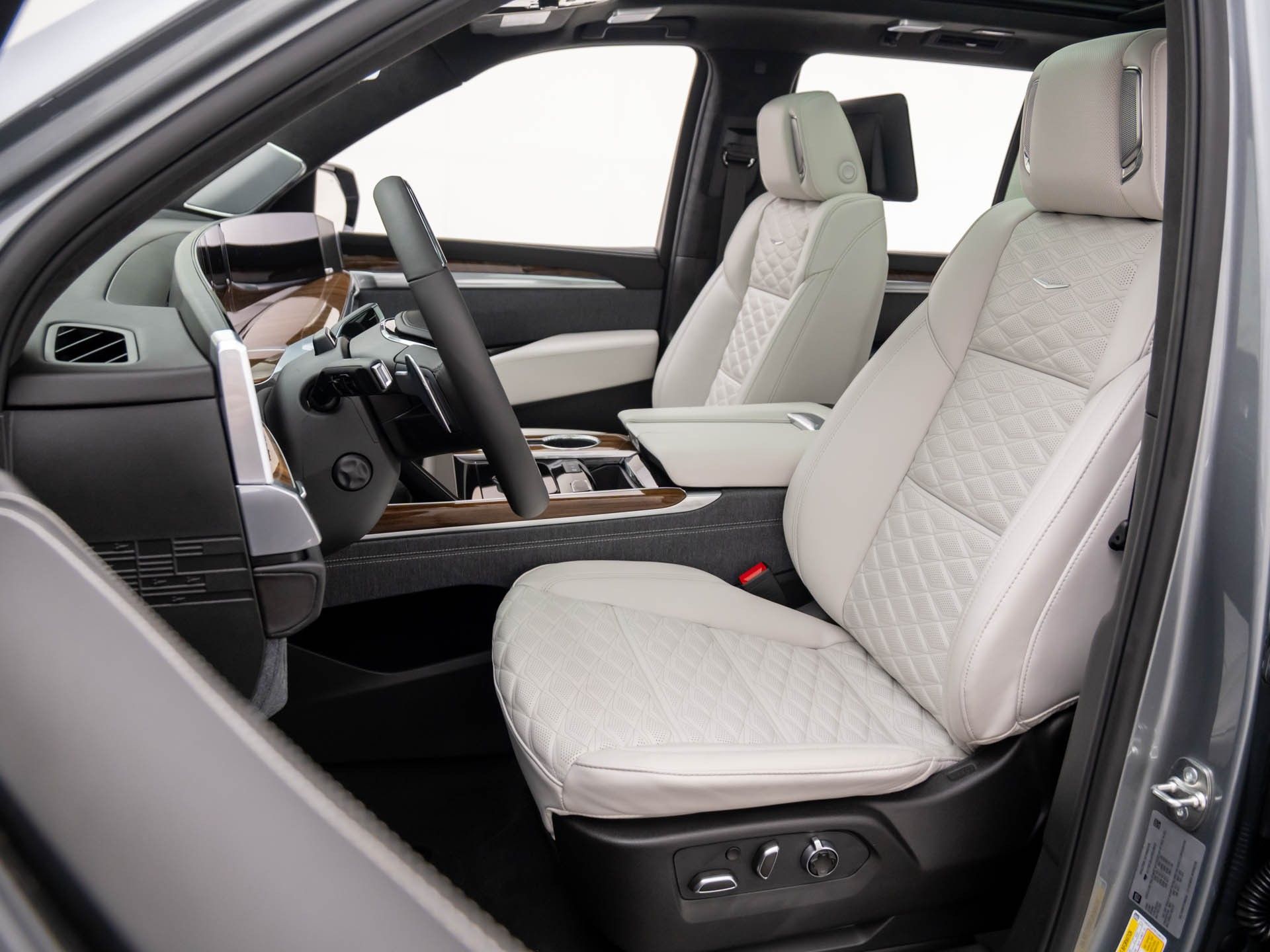 2026 Cadillac Escalade 4WD Platinum Sport Image 14 of 40