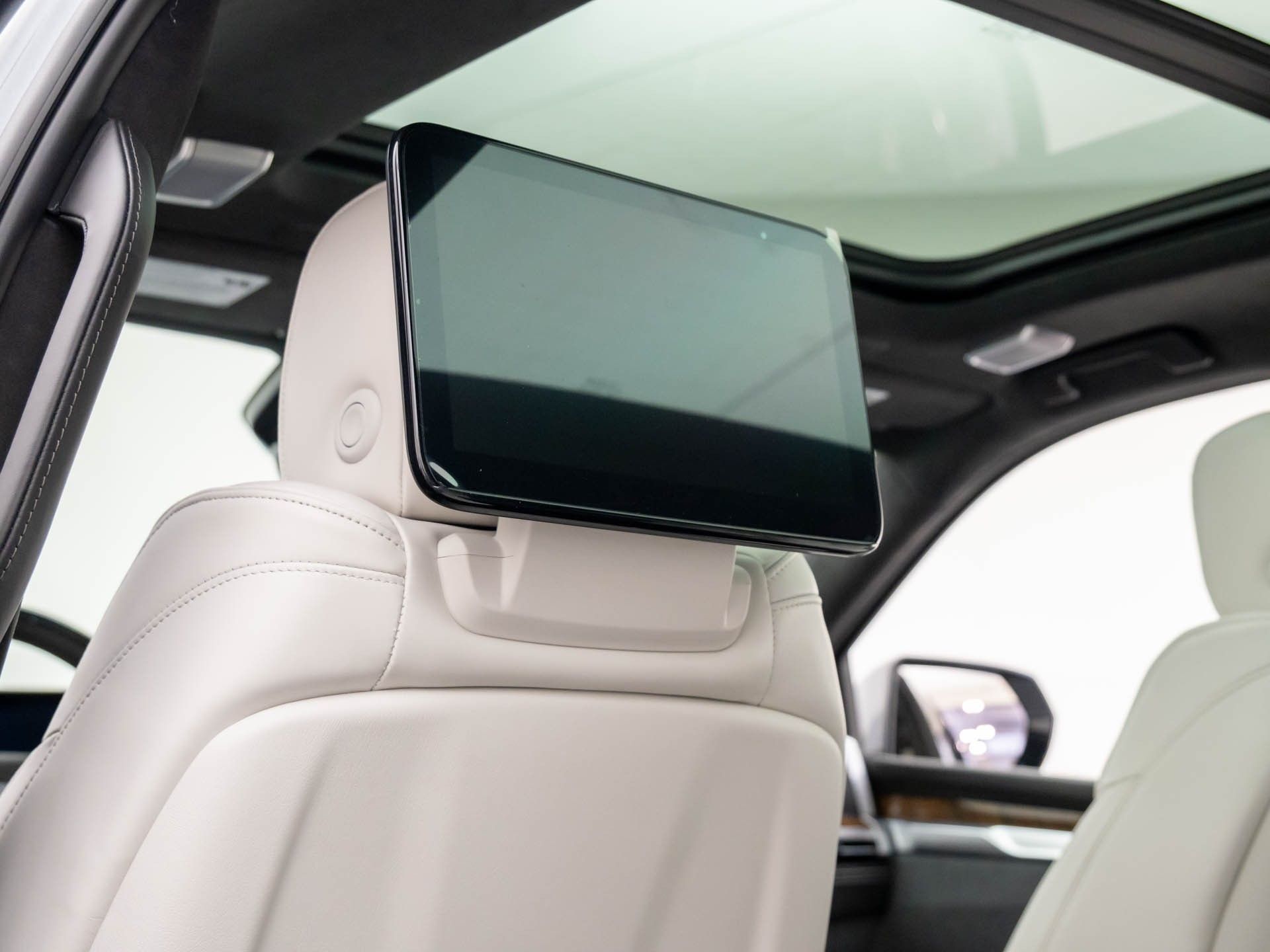 2026 Cadillac Escalade 4WD Platinum Sport Image 36 of 40