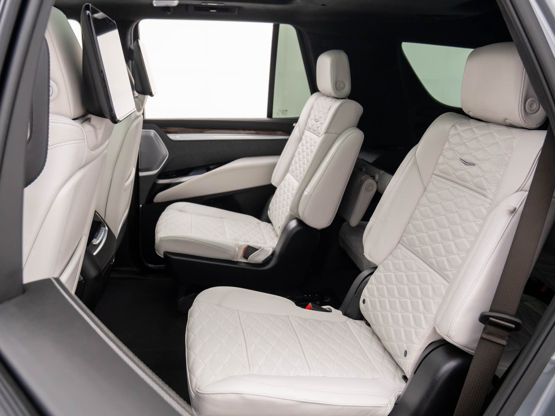 2026 Cadillac Escalade 4WD Platinum Sport Image 13 of 40