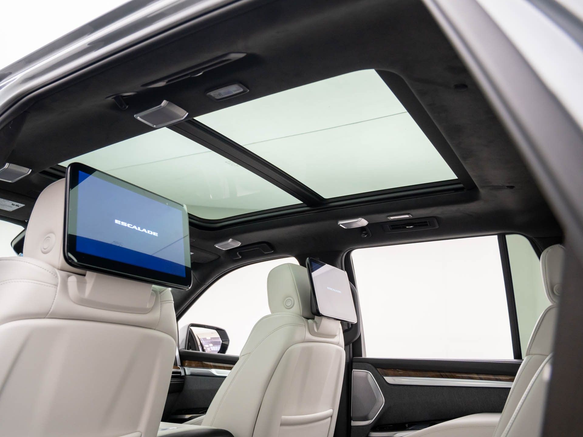 2026 Cadillac Escalade 4WD Platinum Sport Image 31 of 40