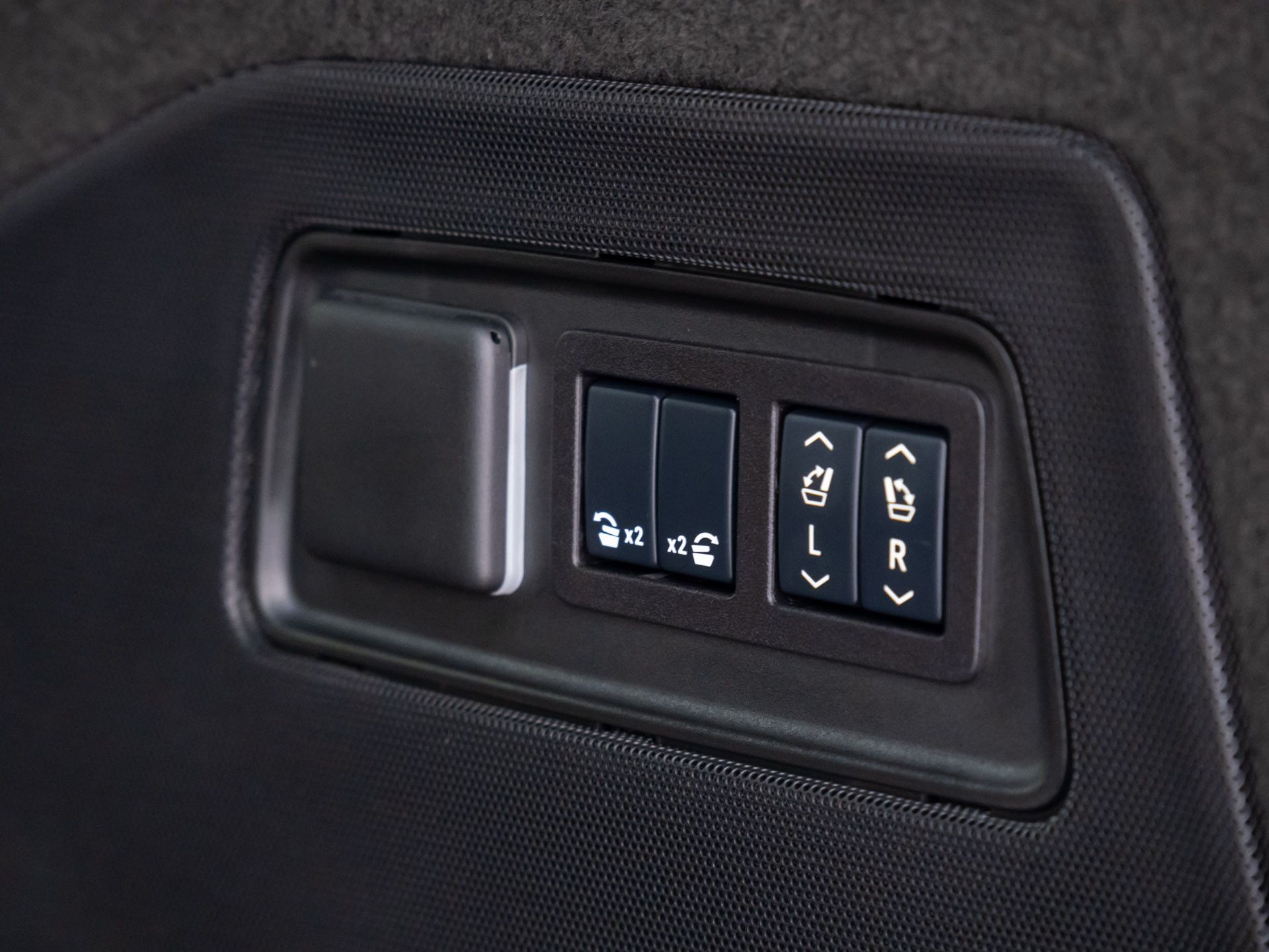 2026 Cadillac Escalade 4WD Platinum Sport Image 30 of 37