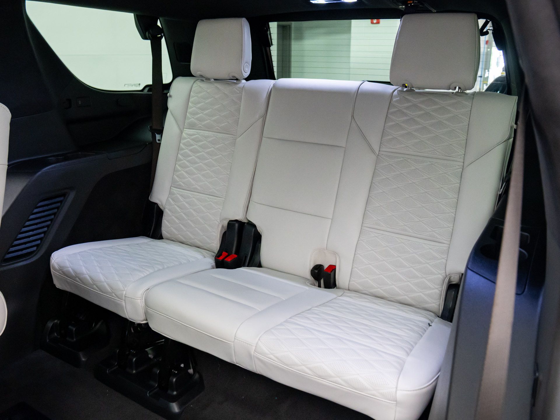 2026 Cadillac Escalade 4WD Platinum Sport Image 16 of 37