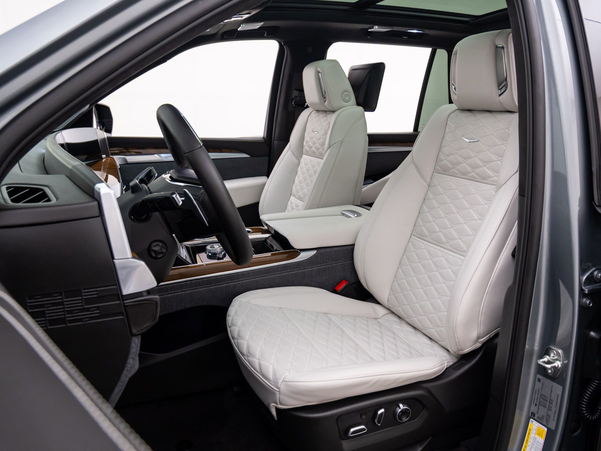 2026 Cadillac Escalade 4WD Platinum Sport Image 17 of 37