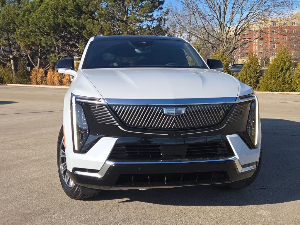 2026 Cadillac Escalade IQ Luxury Image 2 of 38