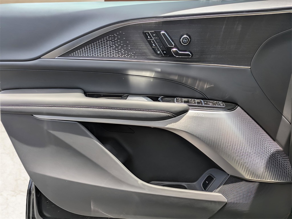 Vehicle image 12 of 20