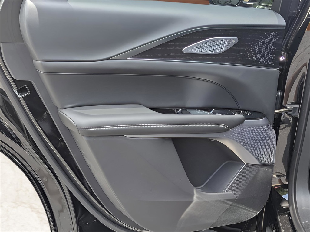 Vehicle image 13 of 20