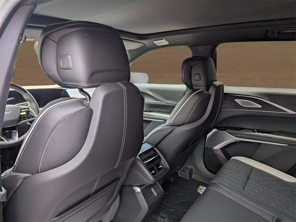 Vehicle image 14 of 20