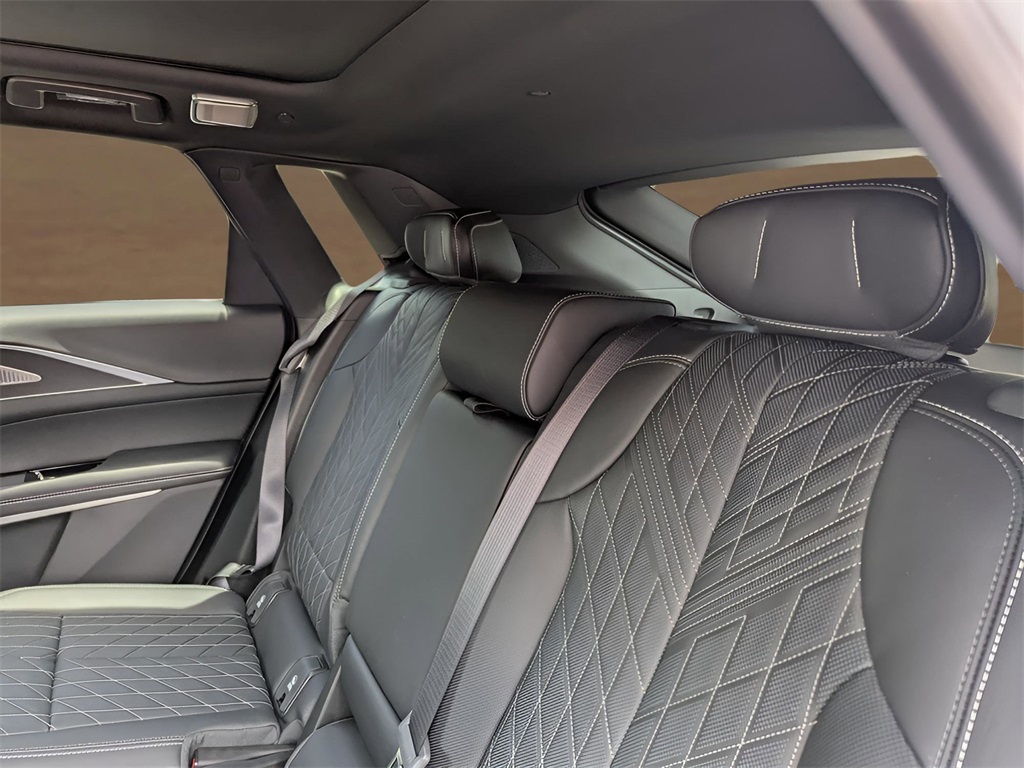 Vehicle image 16 of 20