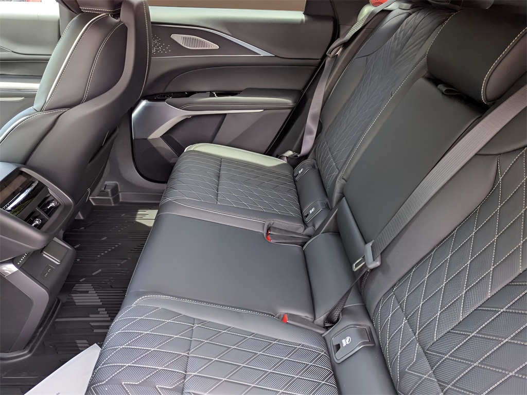 Vehicle image 15 of 20