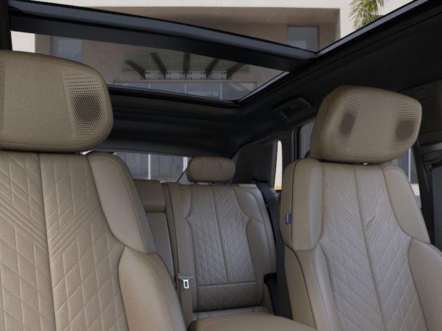 2026 Cadillac LYRIQ LYRIQ-V Premium Image 11 of 24