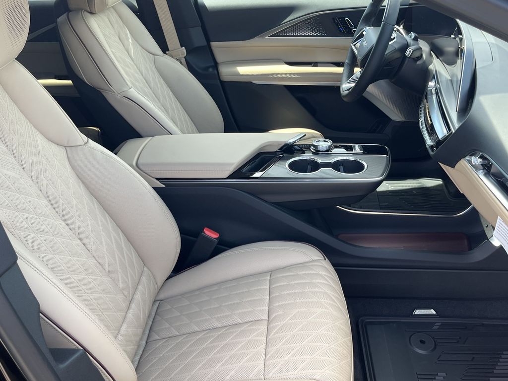 2026 Cadillac LYRIQ LYRIQ-V Premium Image 22 of 27