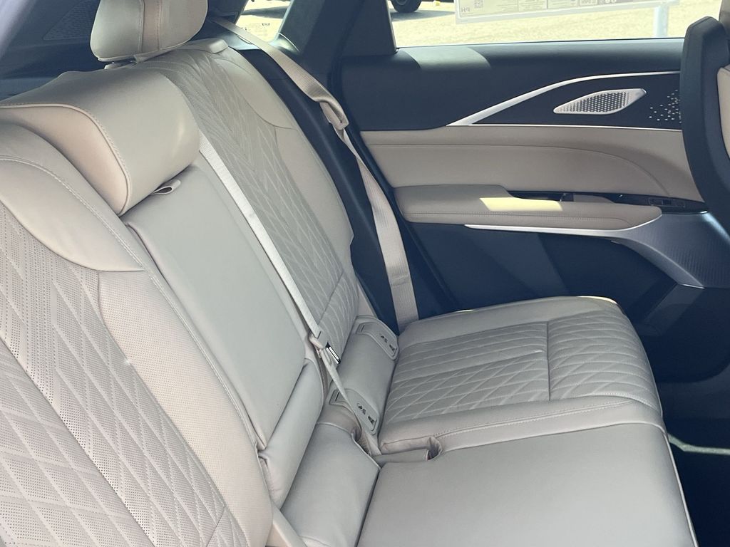 2026 Cadillac LYRIQ LYRIQ-V Premium Image 5 of 27