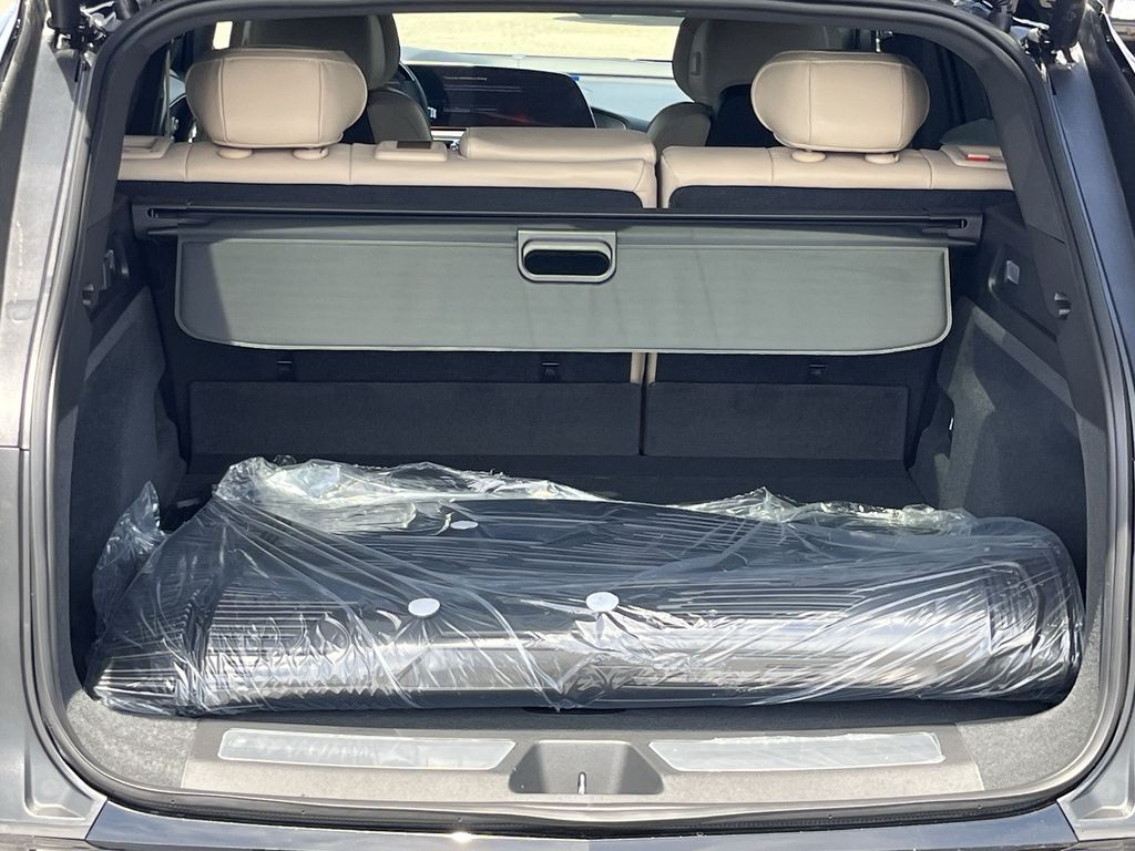 2026 Cadillac LYRIQ LYRIQ-V Premium Image 4 of 27