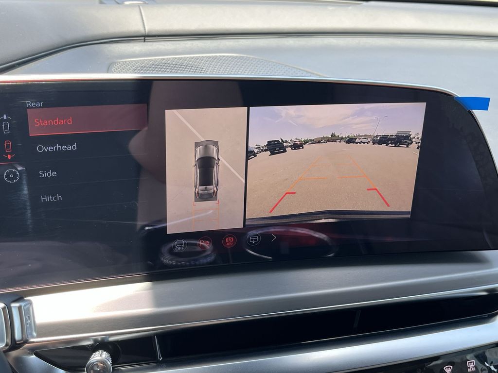 2026 Cadillac LYRIQ LYRIQ-V Premium Image 15 of 27