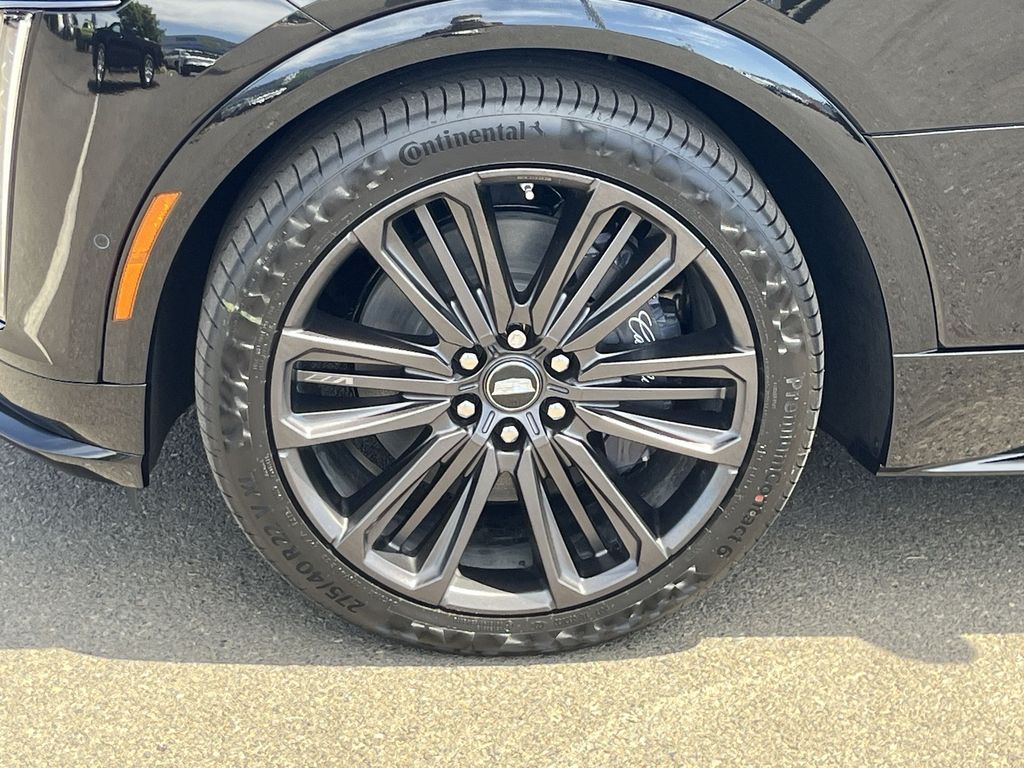 2026 Cadillac LYRIQ LYRIQ-V Premium Image 3 of 27