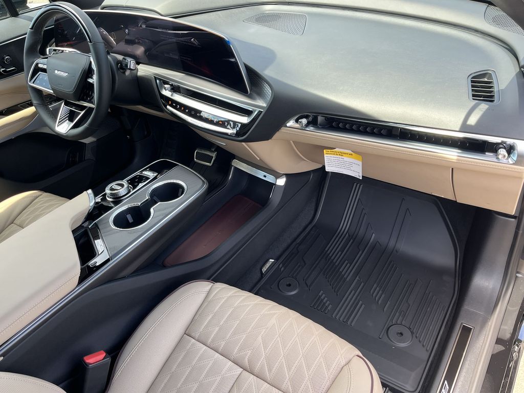 2026 Cadillac LYRIQ LYRIQ-V Premium Image 7 of 27