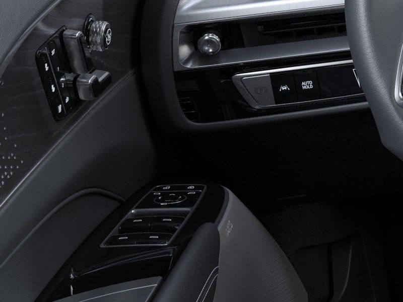 Vehicle image 24 of 26