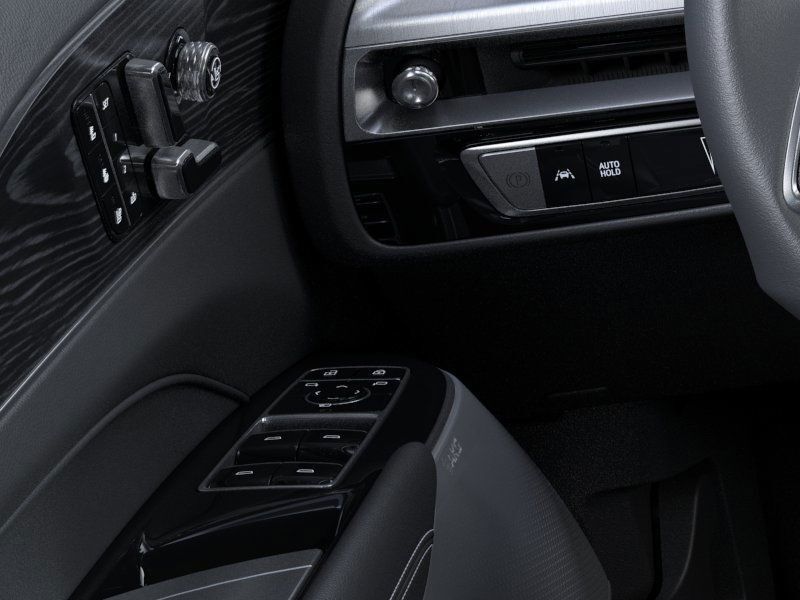 Vehicle image 24 of 26