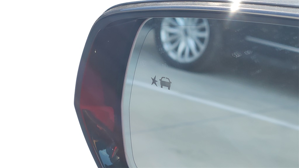 2026 Cadillac LYRIQ Sport Image 25 of 31