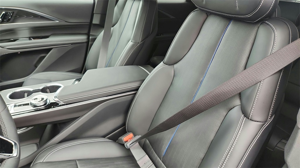 2026 Cadillac LYRIQ Sport Image 13 of 36