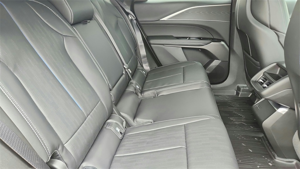 2026 Cadillac LYRIQ Sport Image 10 of 36