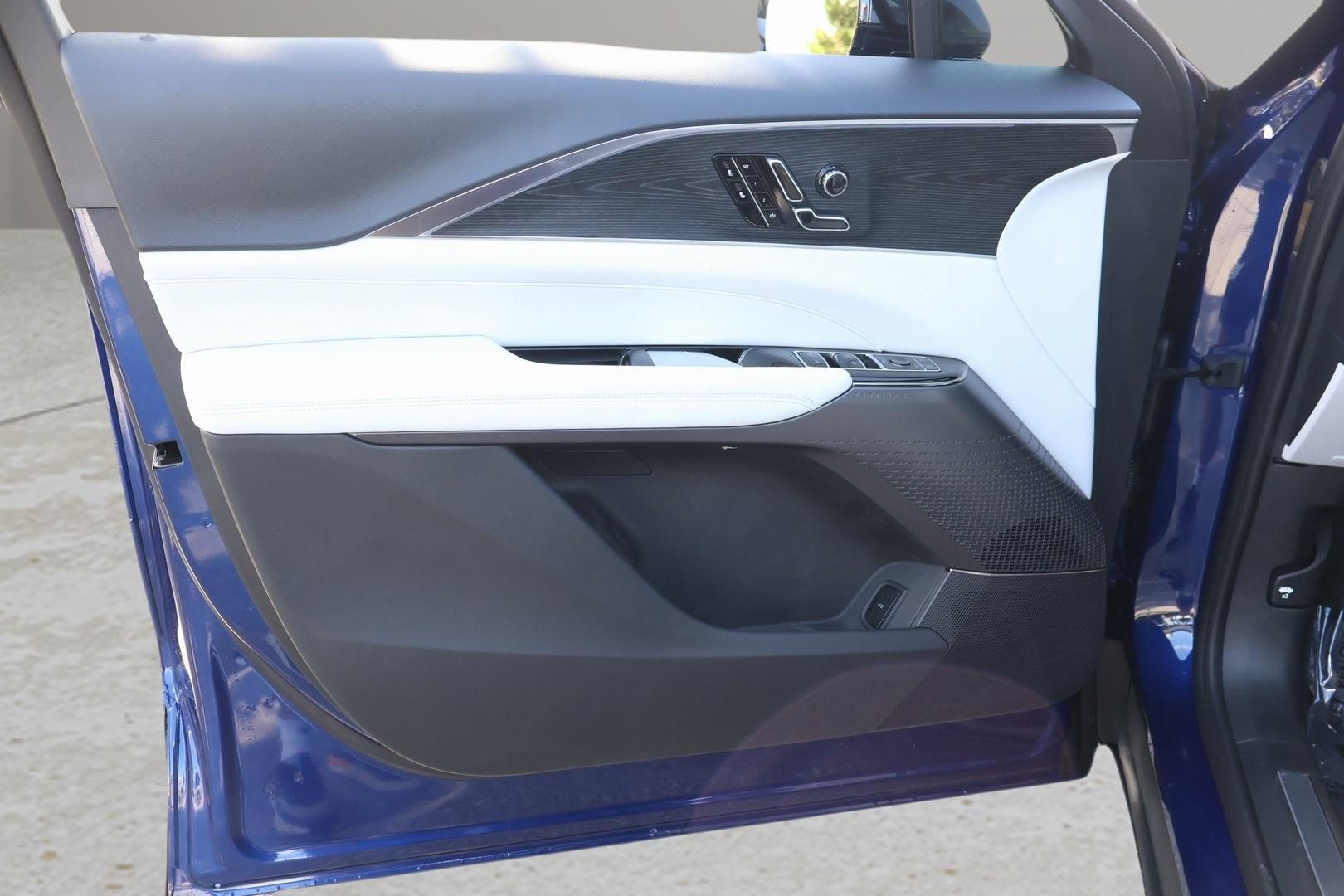 2026 Cadillac LYRIQ Sport Image 24 of 31