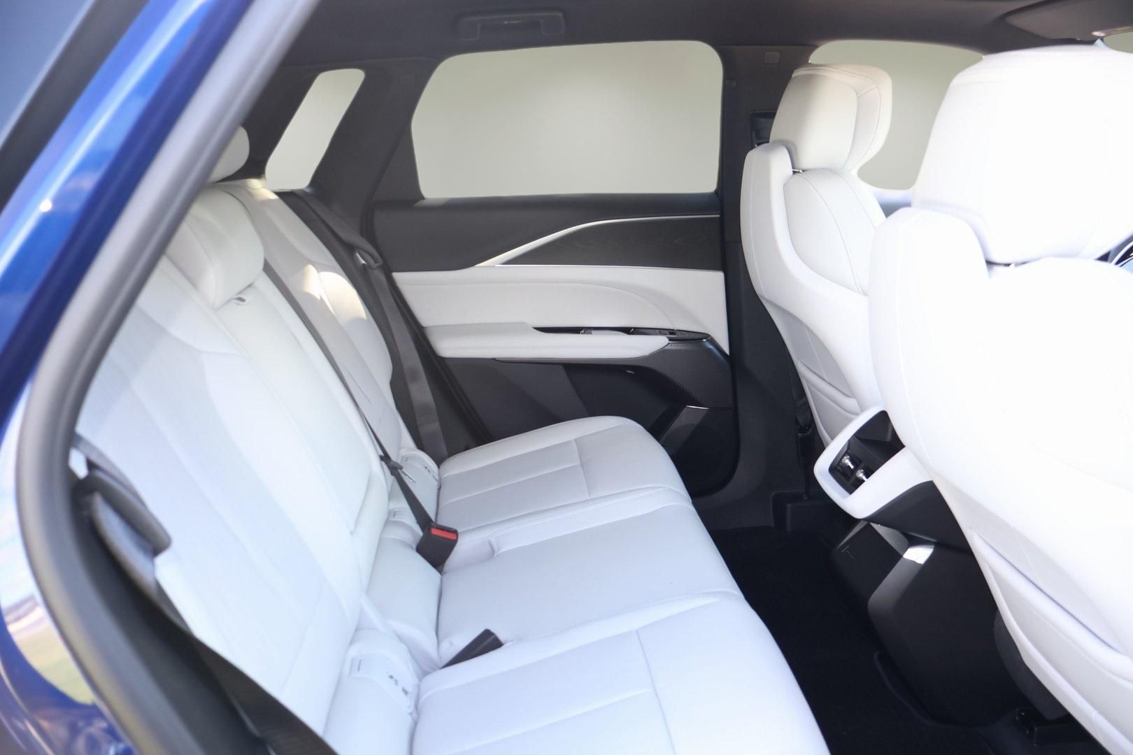 2026 Cadillac LYRIQ Sport Image 11 of 31